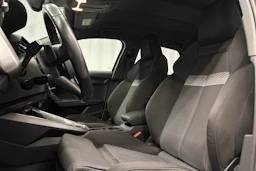 musta Audi A3 2023 kuva 12.