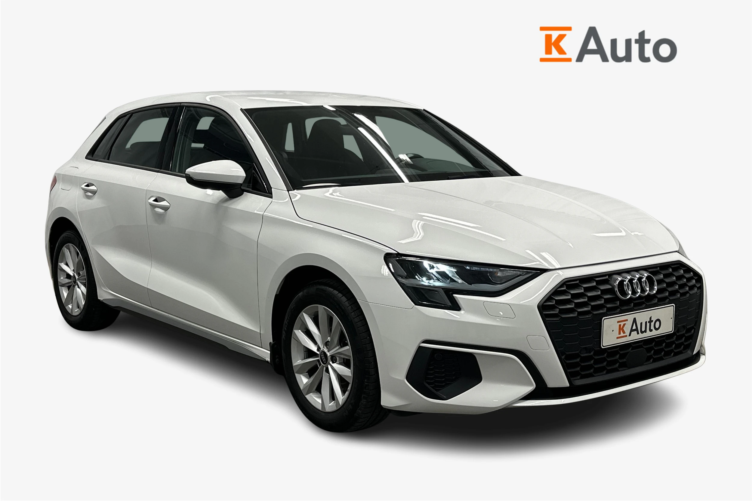 valkoinen Audi A3 2023 kuva 1.