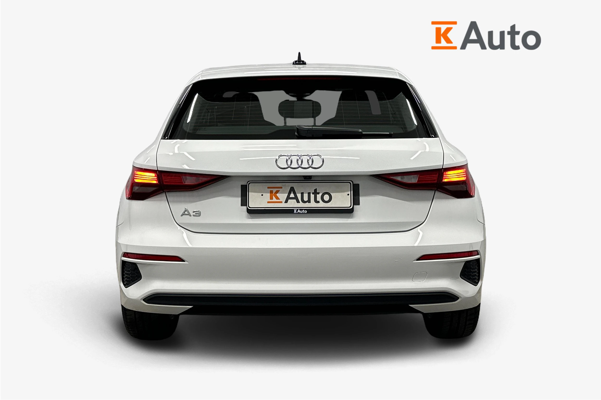 valkoinen Audi A3 2023 kuva 4.