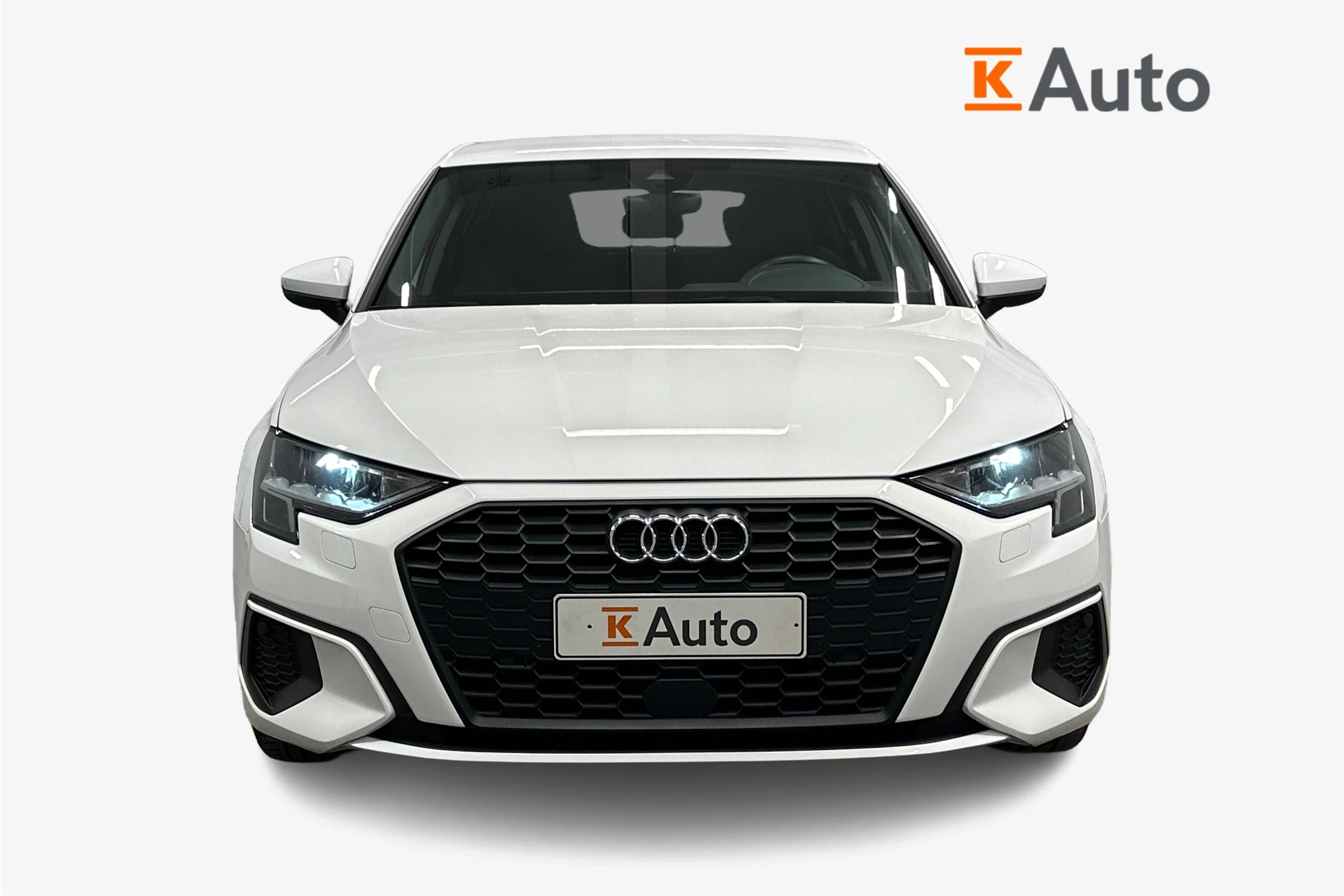 valkoinen Audi A3 2023 kuva 5.