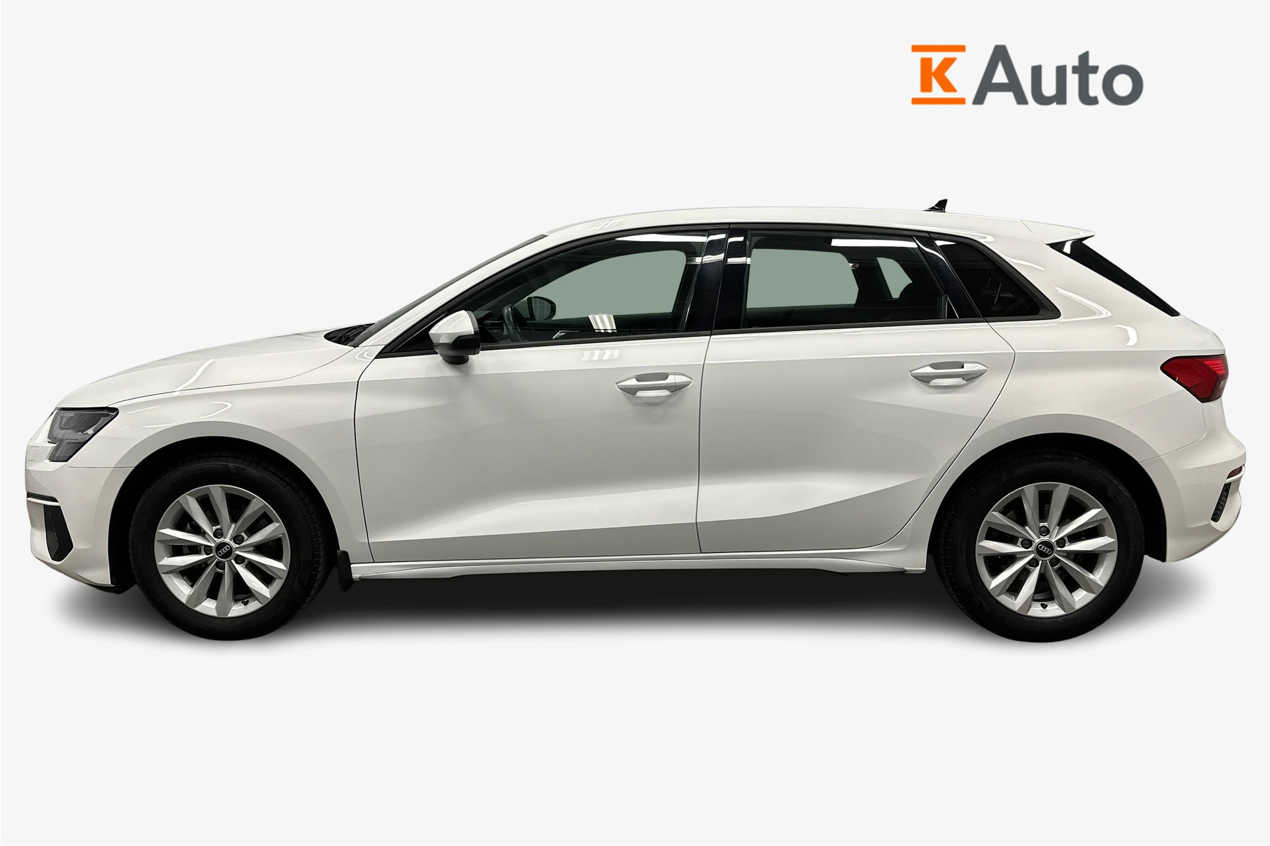 valkoinen Audi A3 2023 kuva 7.