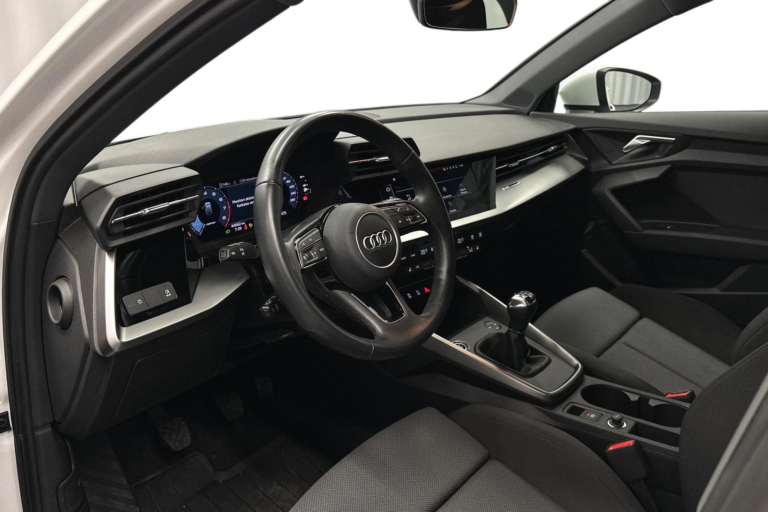 valkoinen Audi A3 2023 kuva 8.