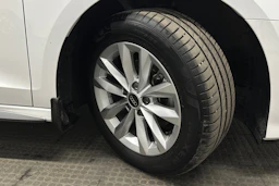 valkoinen Audi A3 2023 kuva 13.