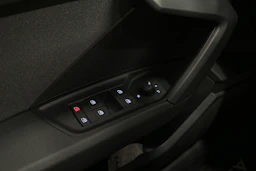 valkoinen Audi A3 2023 kuva 17.