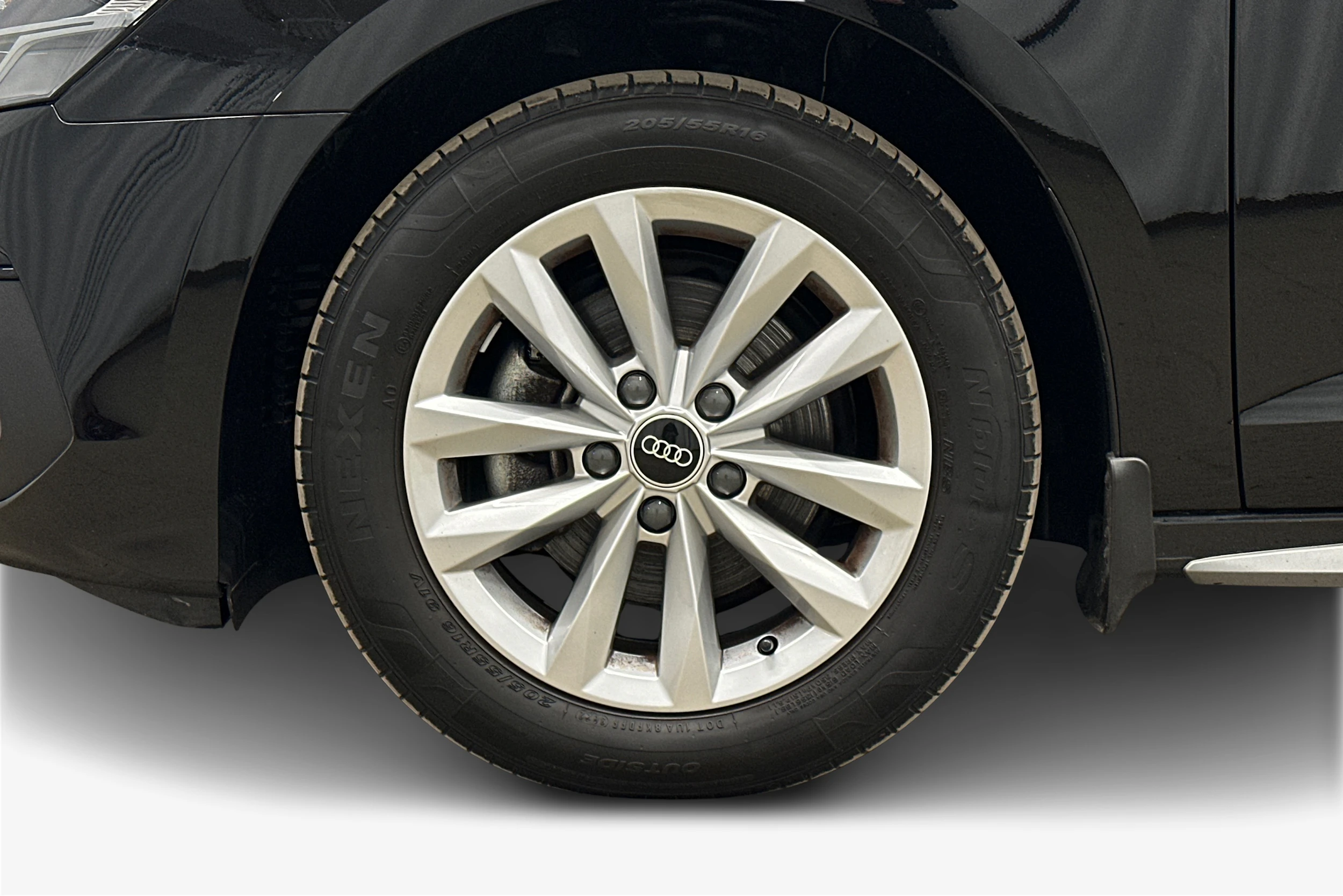 musta Audi A3 2023 kuva 12.