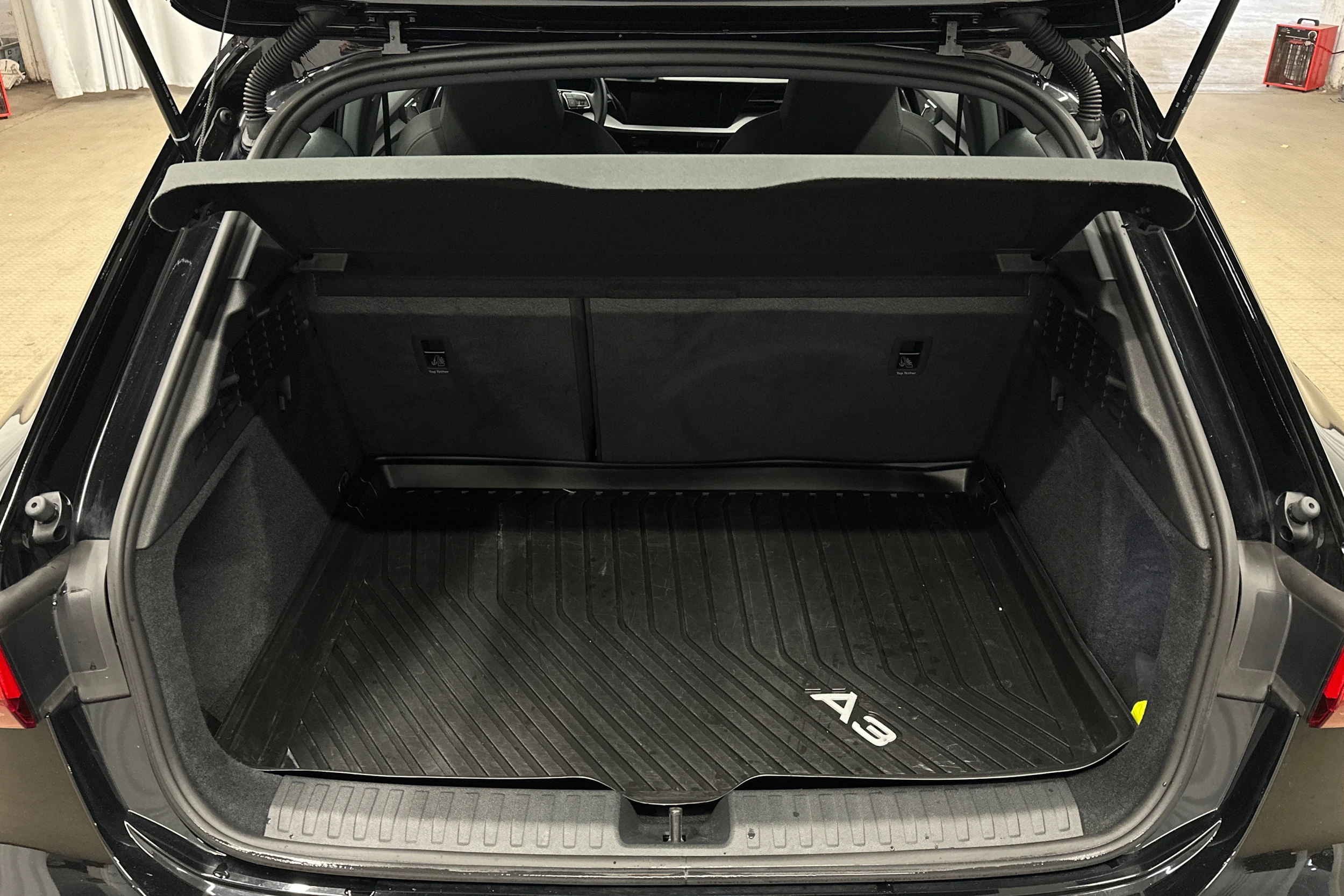 musta Audi A3 2023 kuva 15.