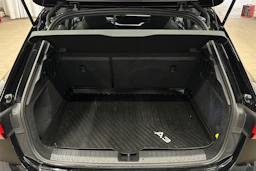 musta Audi A3 2023 kuva 15.