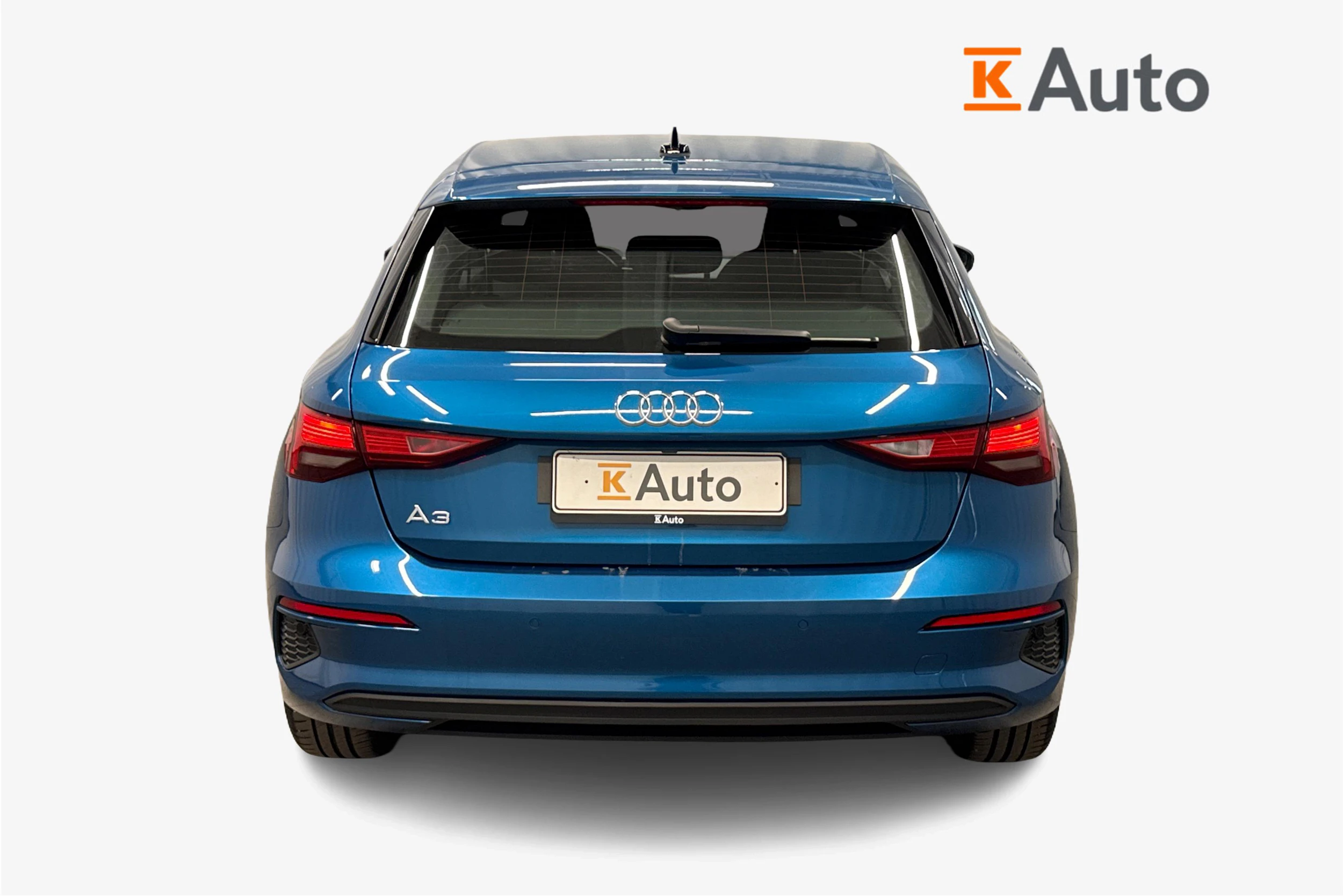 sininen Audi A3 2023 kuva 3.