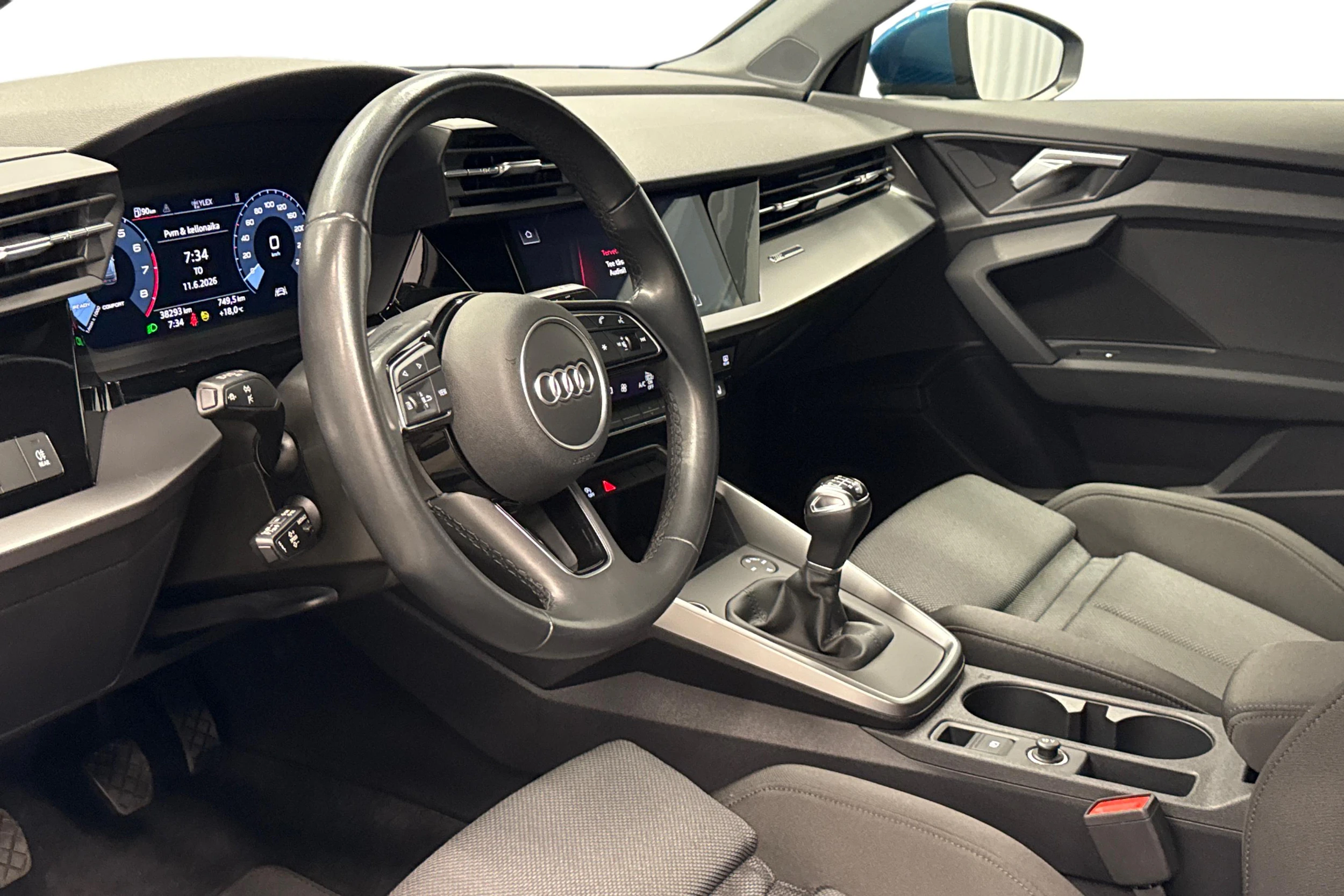 sininen Audi A3 2023 kuva 6.