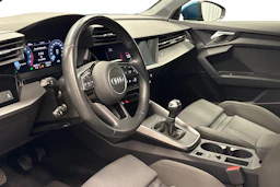 sininen Audi A3 2023 kuva 6.