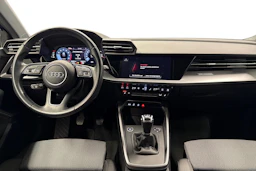 sininen Audi A3 2023 kuva 7.