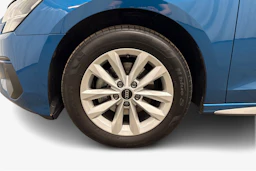 sininen Audi A3 2023 kuva 9.