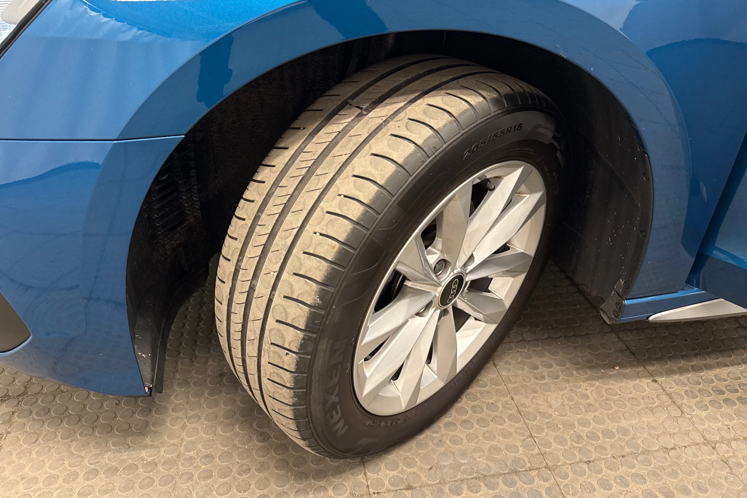 sininen Audi A3 2023 kuva 10.