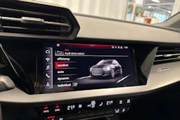 sininen Audi A3 2023 kuva 17.