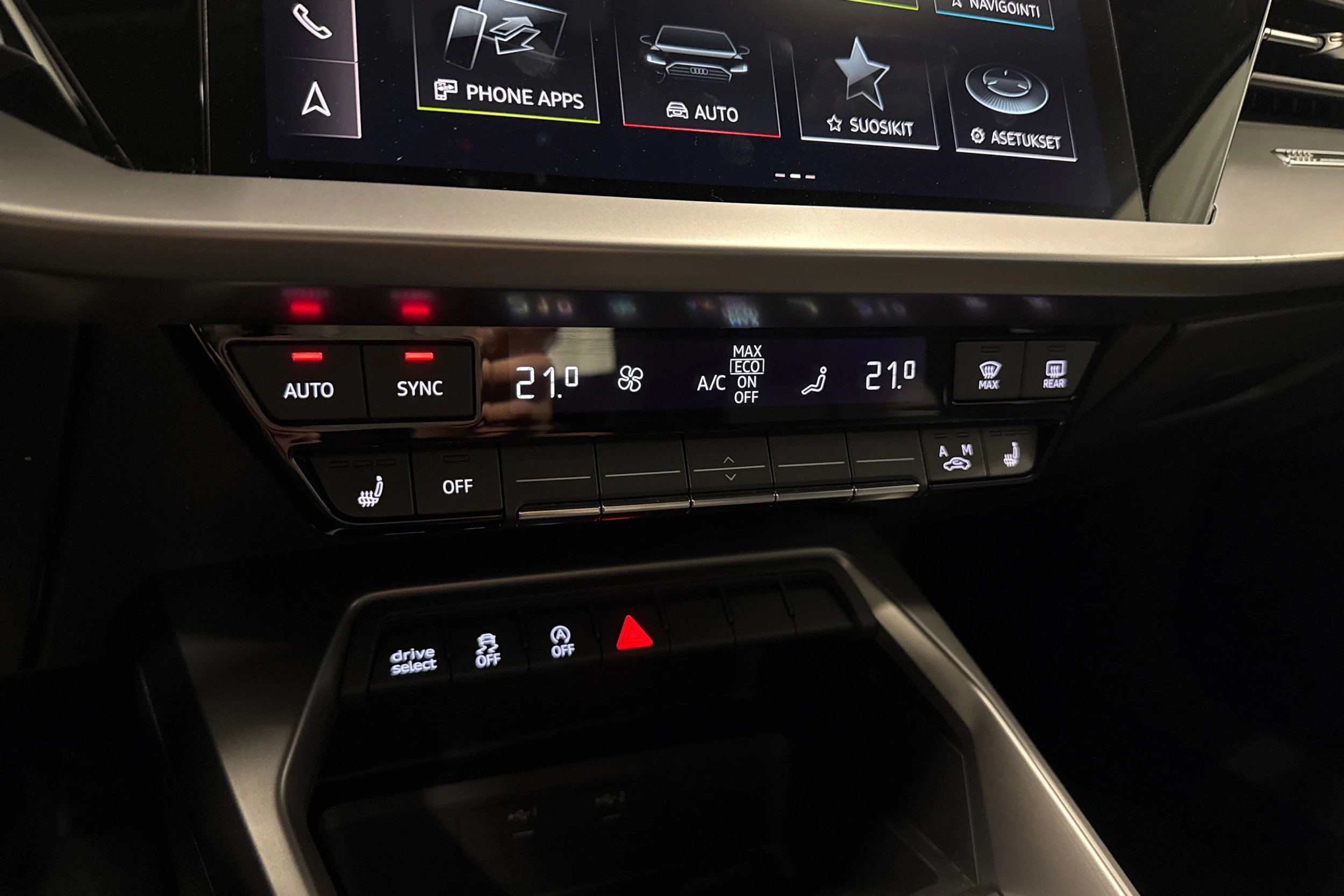 sininen Audi A3 2023 kuva 20.