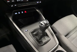 sininen Audi A3 2023 kuva 21.
