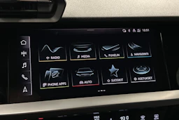 musta Audi A3 2023 kuva 17.