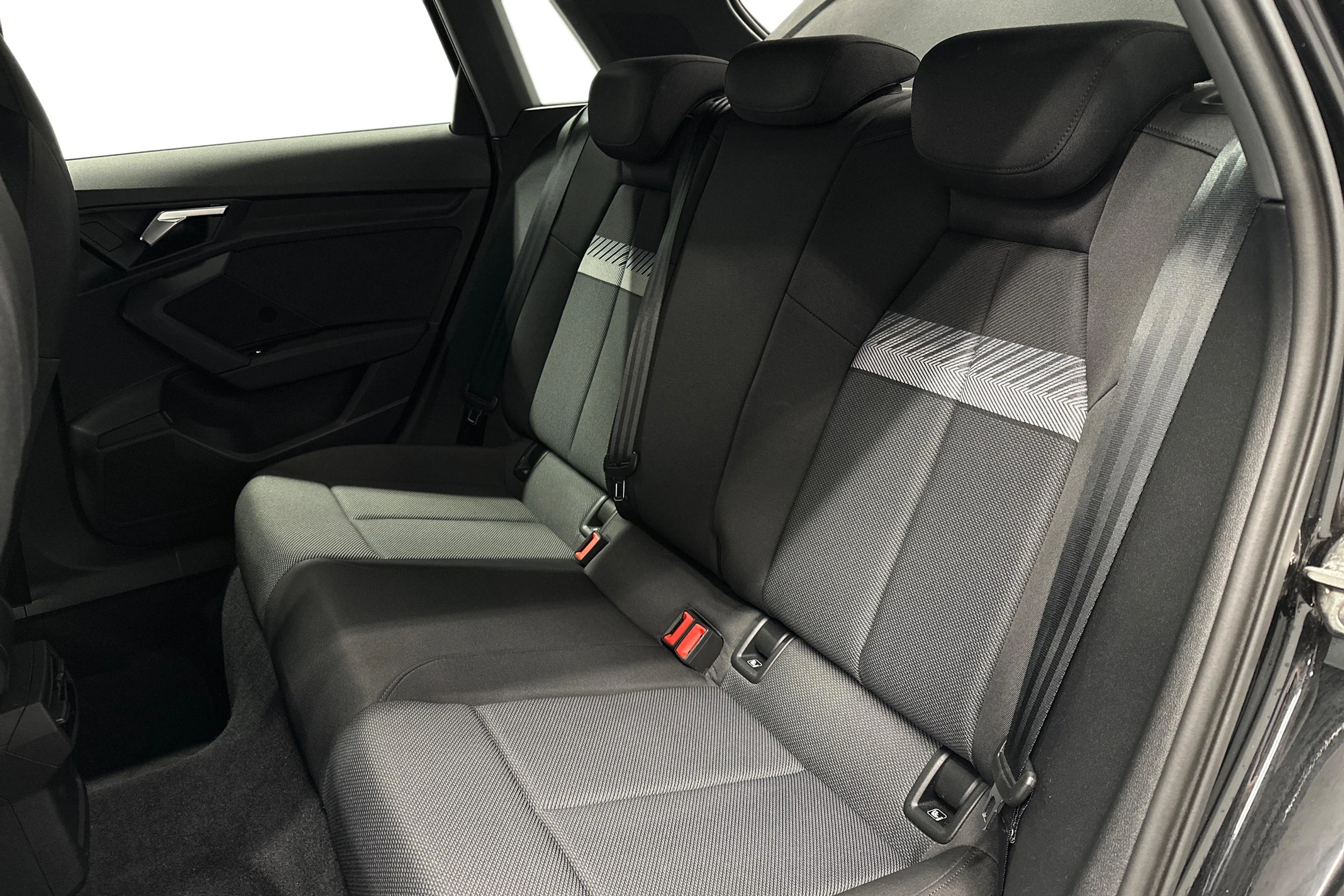 musta Audi A3 2023 kuva 8.