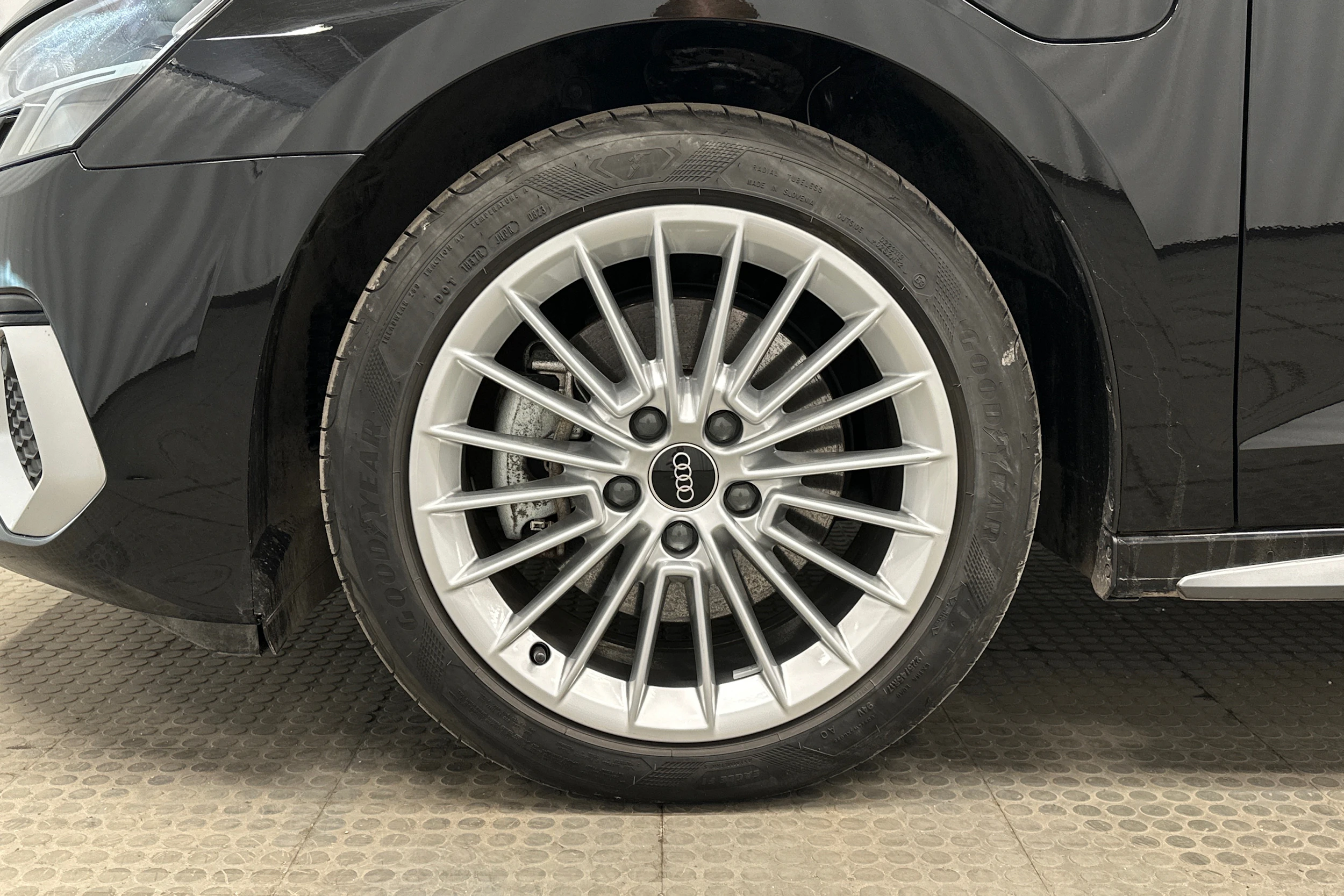 musta Audi A3 2023 kuva 10.