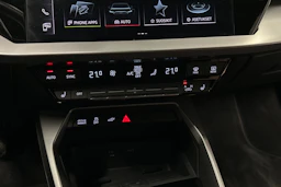 musta Audi A3 2023 kuva 29.