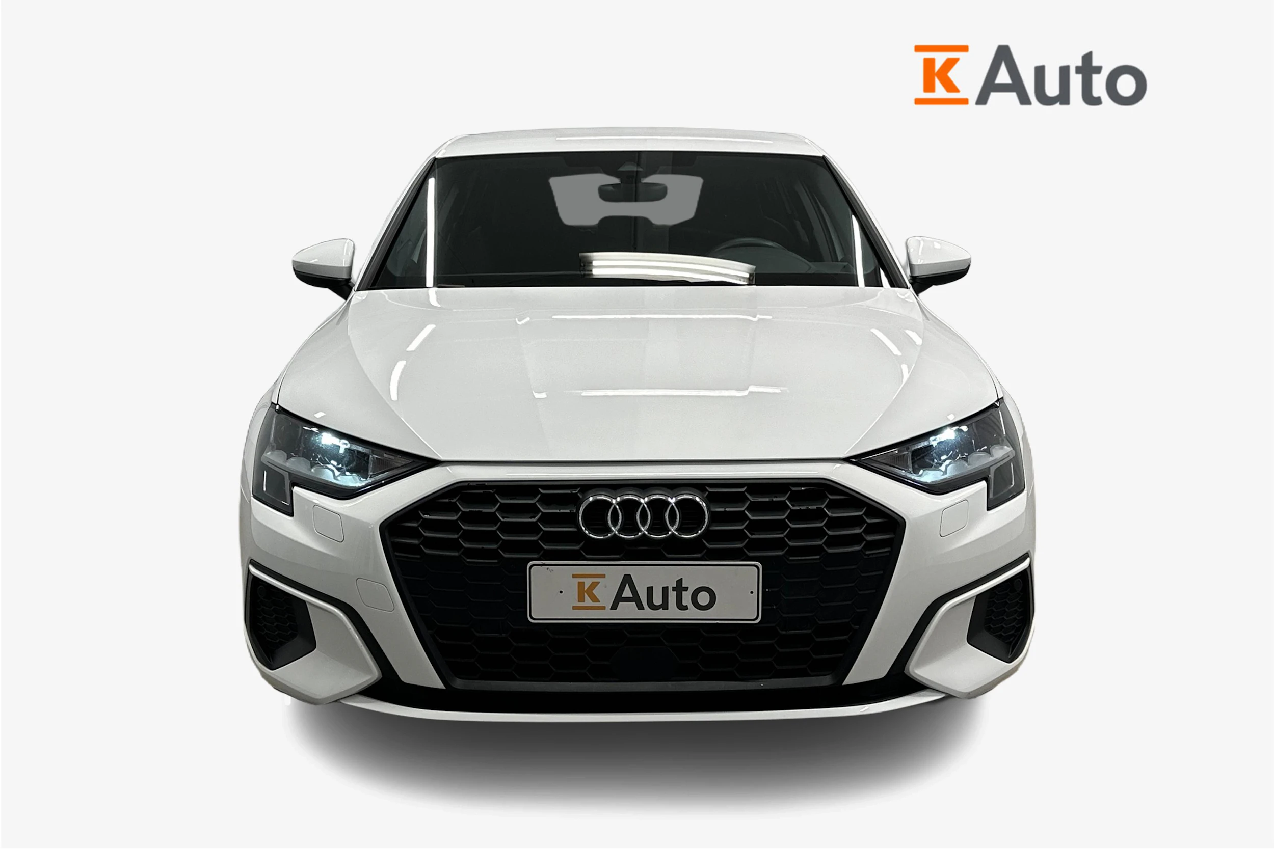 valkoinen Audi A3 2023 kuva 4.