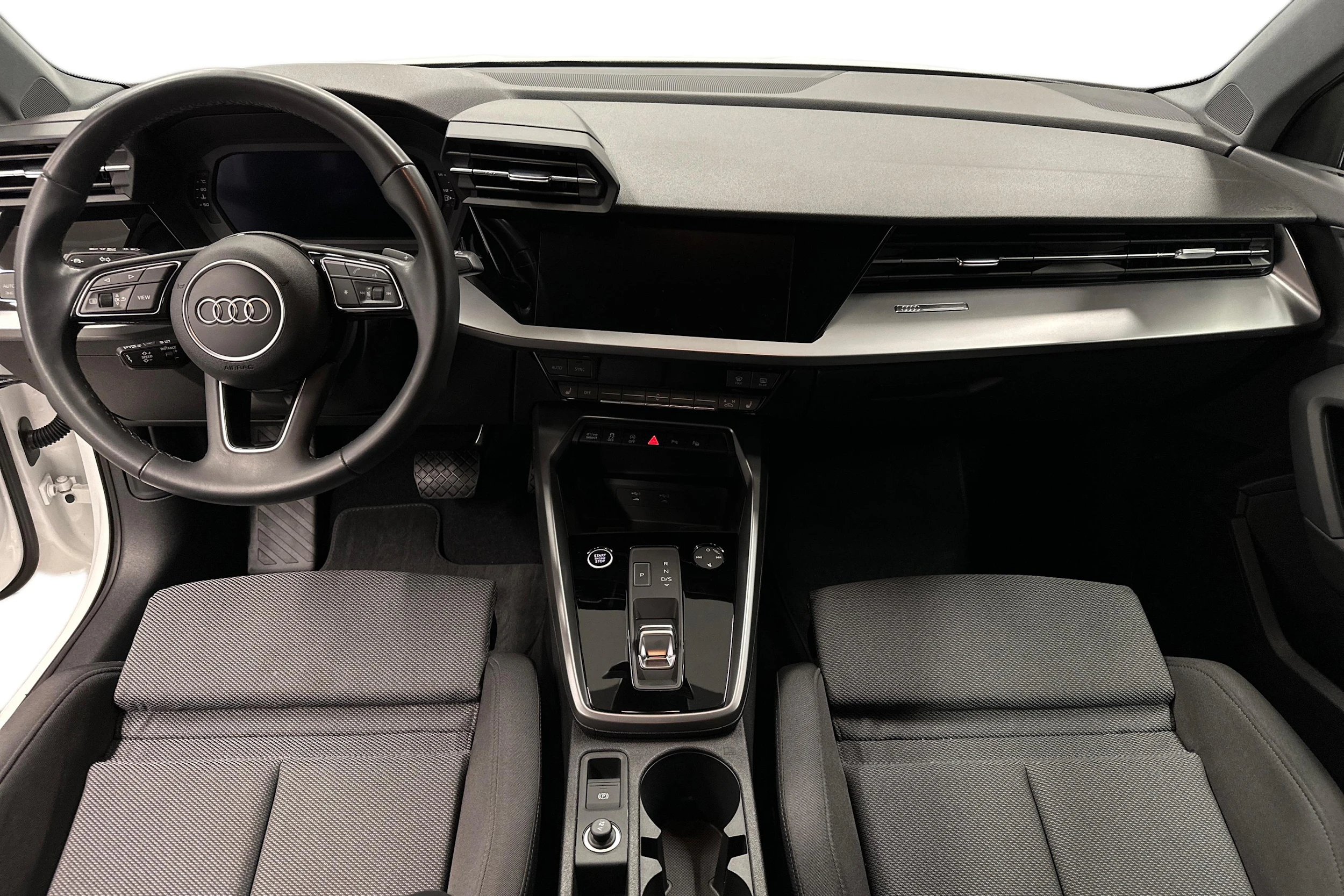 valkoinen Audi A3 2023 kuva 7.