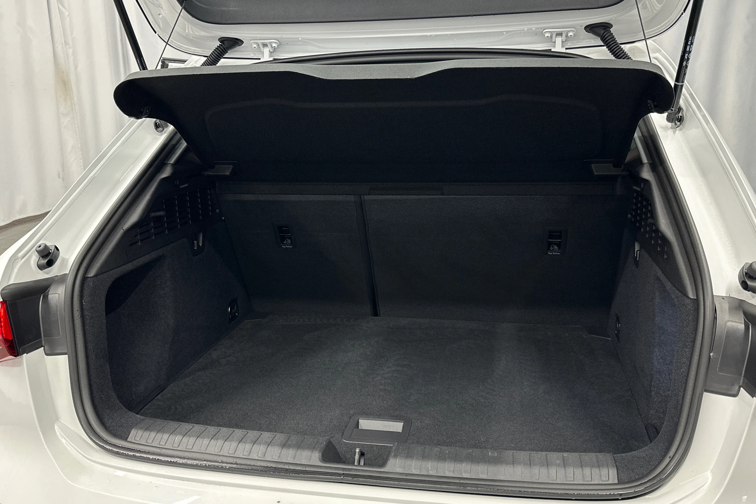 valkoinen Audi A3 2023 kuva 30.