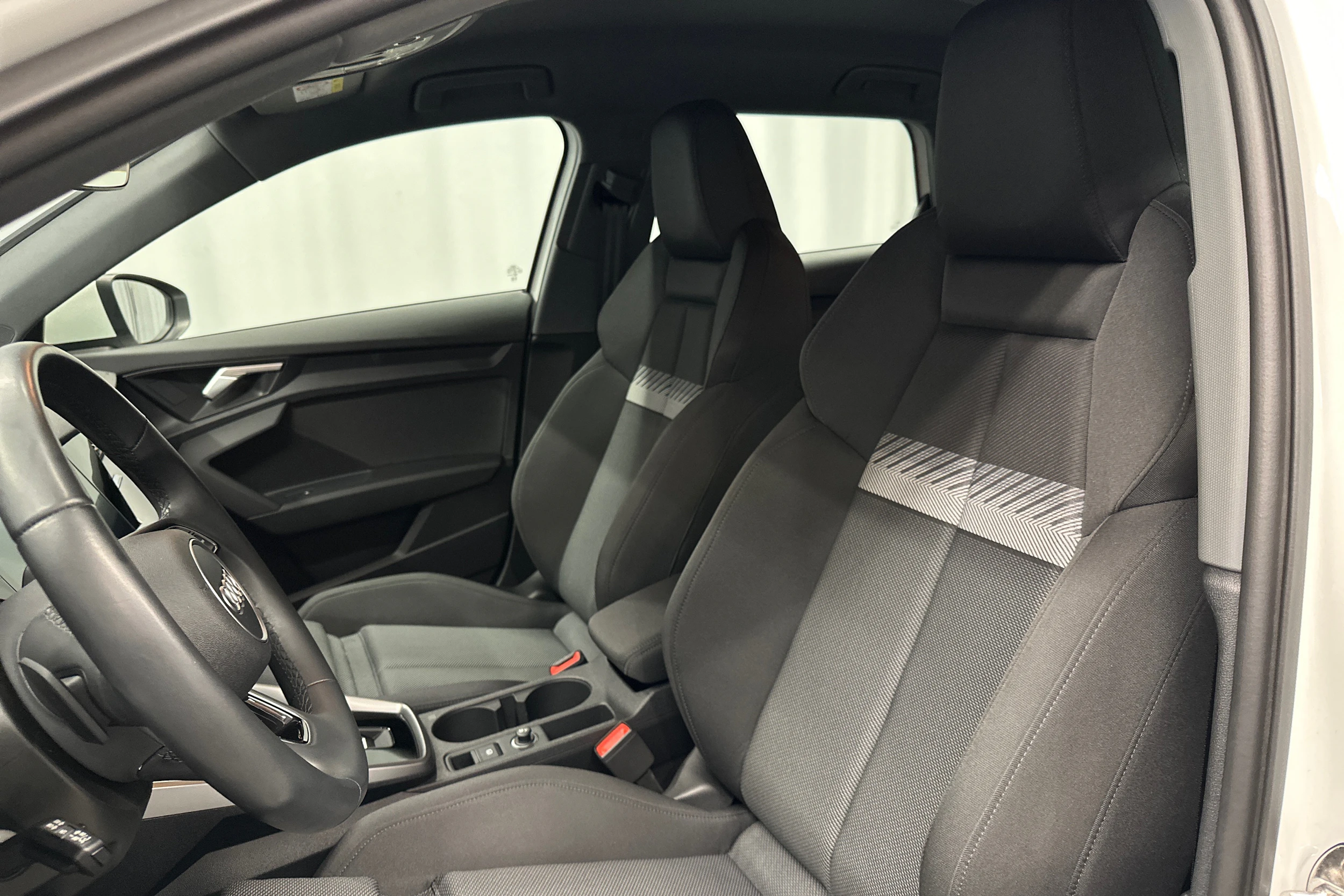 valkoinen Audi A3 2023 kuva 31.