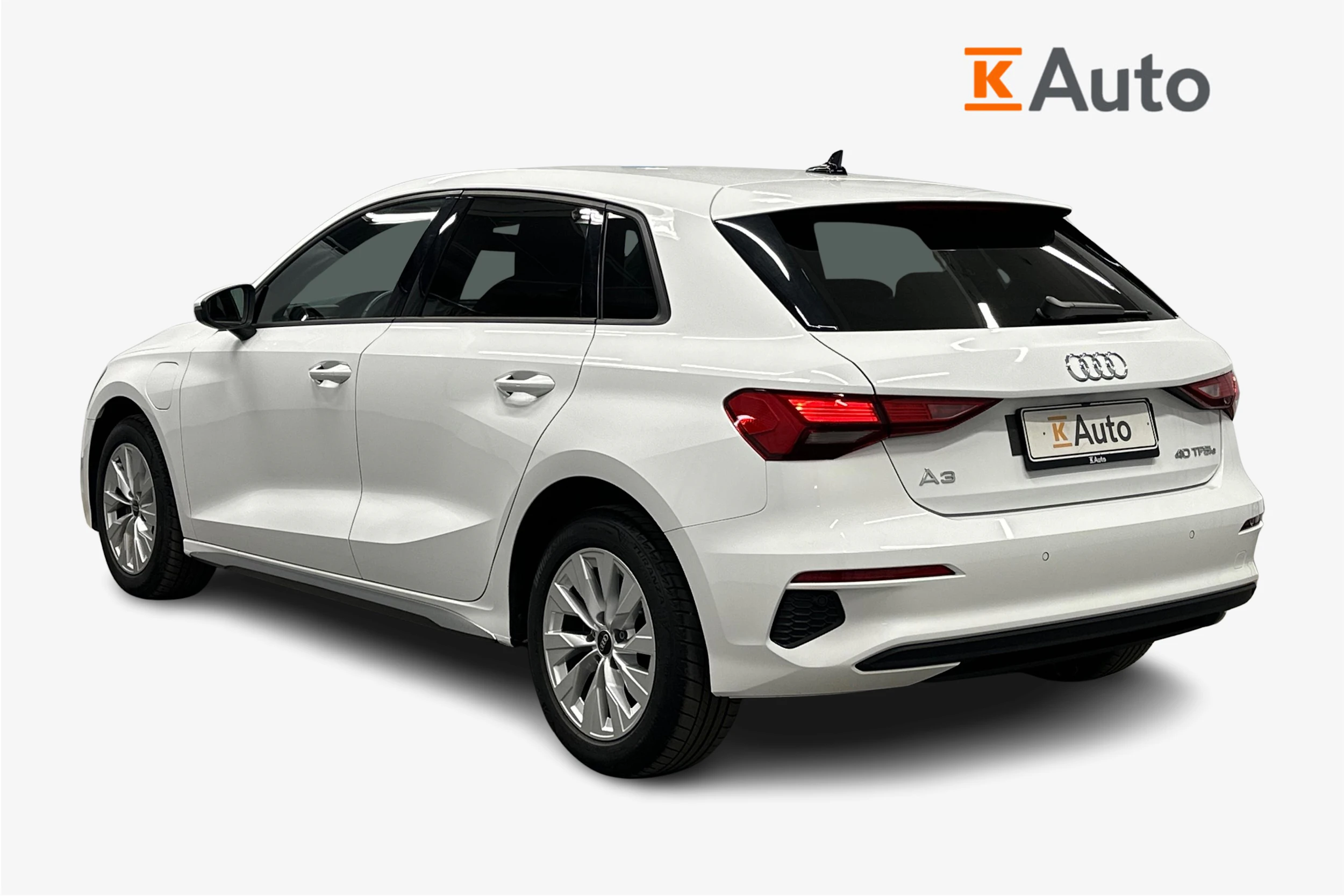 valkoinen Audi A3 2023 kuva 3.