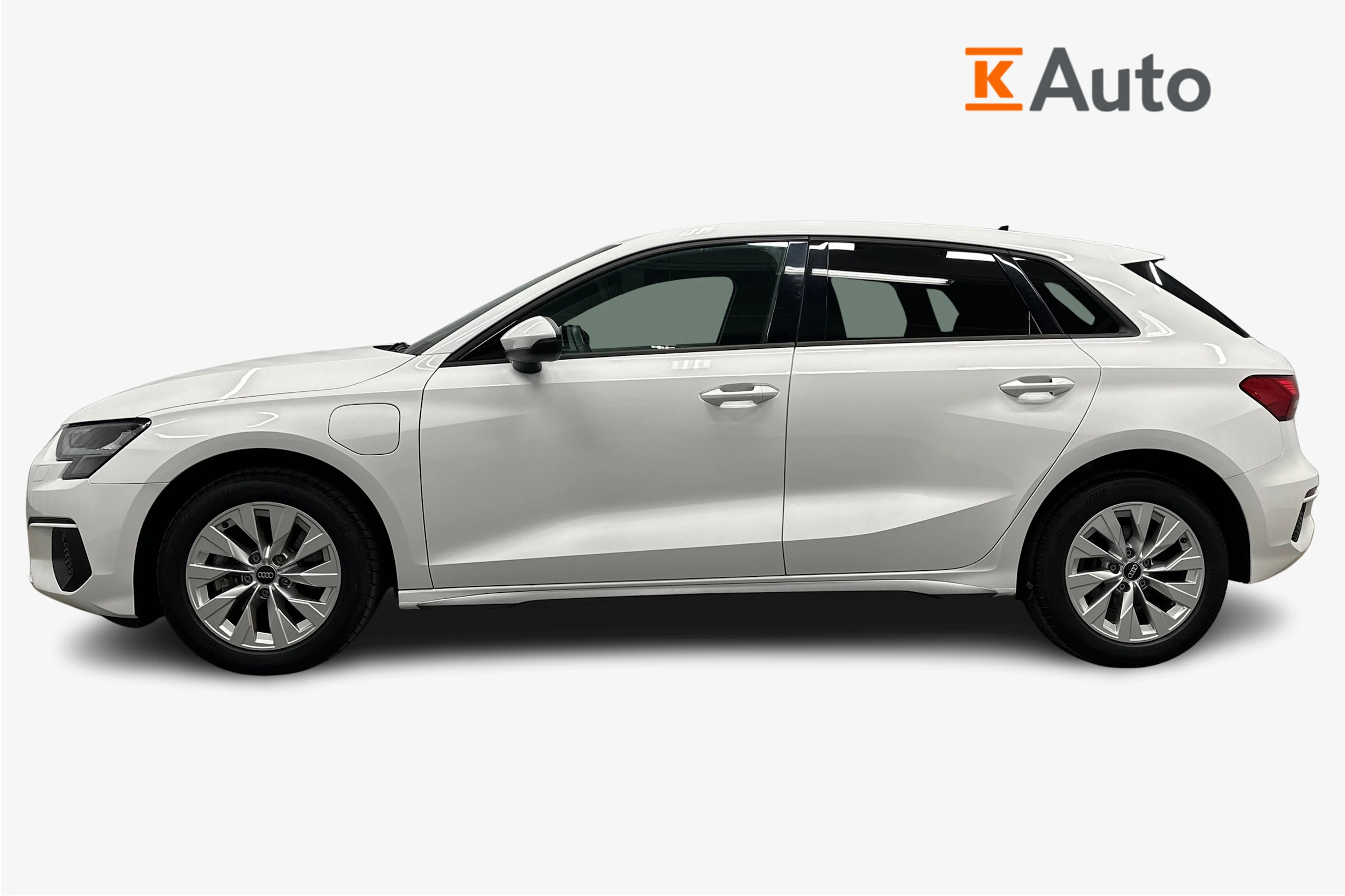 valkoinen Audi A3 2023 kuva 7.