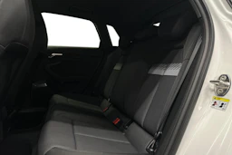 valkoinen Audi A3 2023 kuva 11.