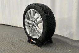 valkoinen Audi A3 2023 kuva 13.
