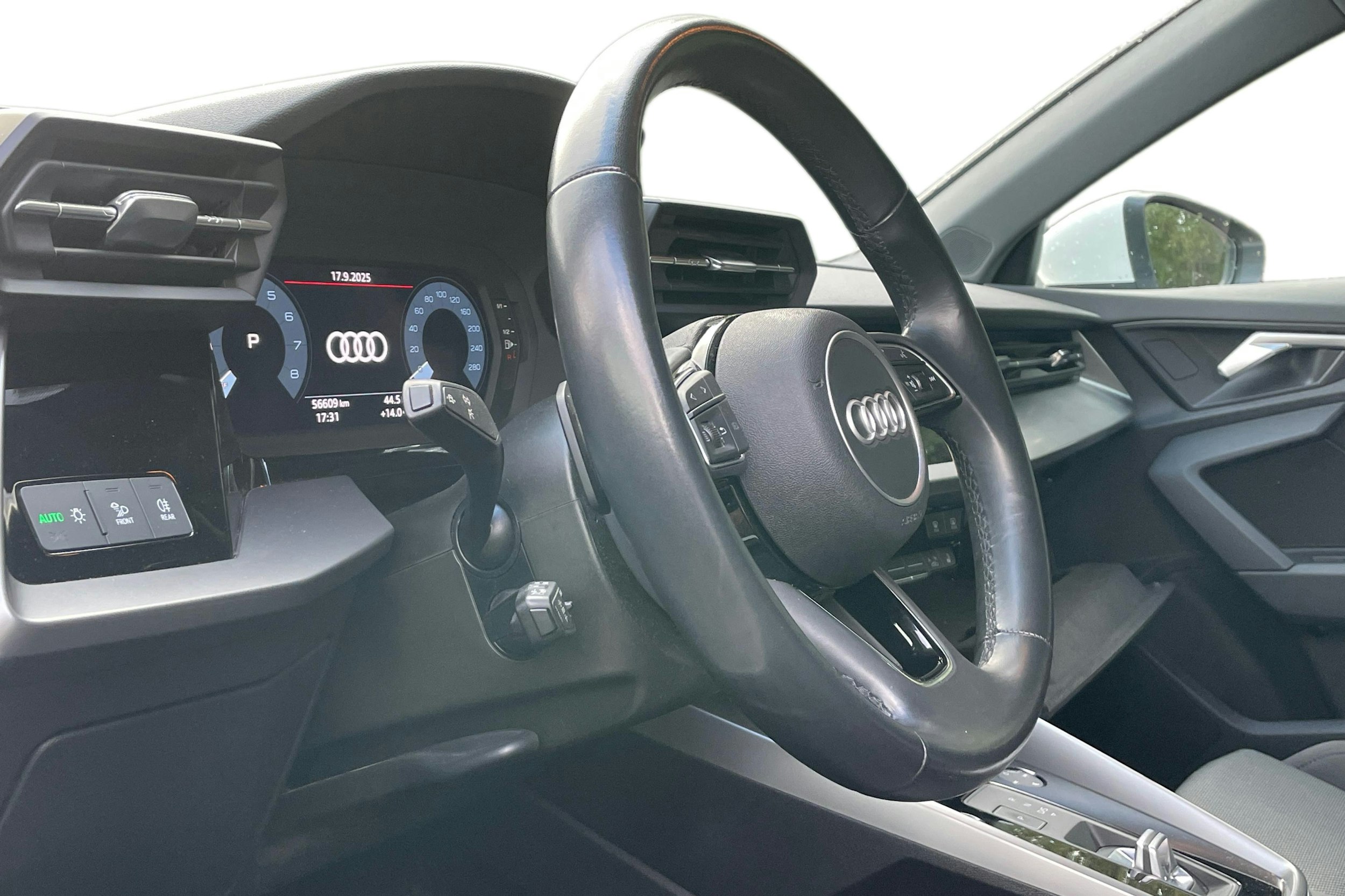 valkoinen Audi A3 2023 kuva 3.