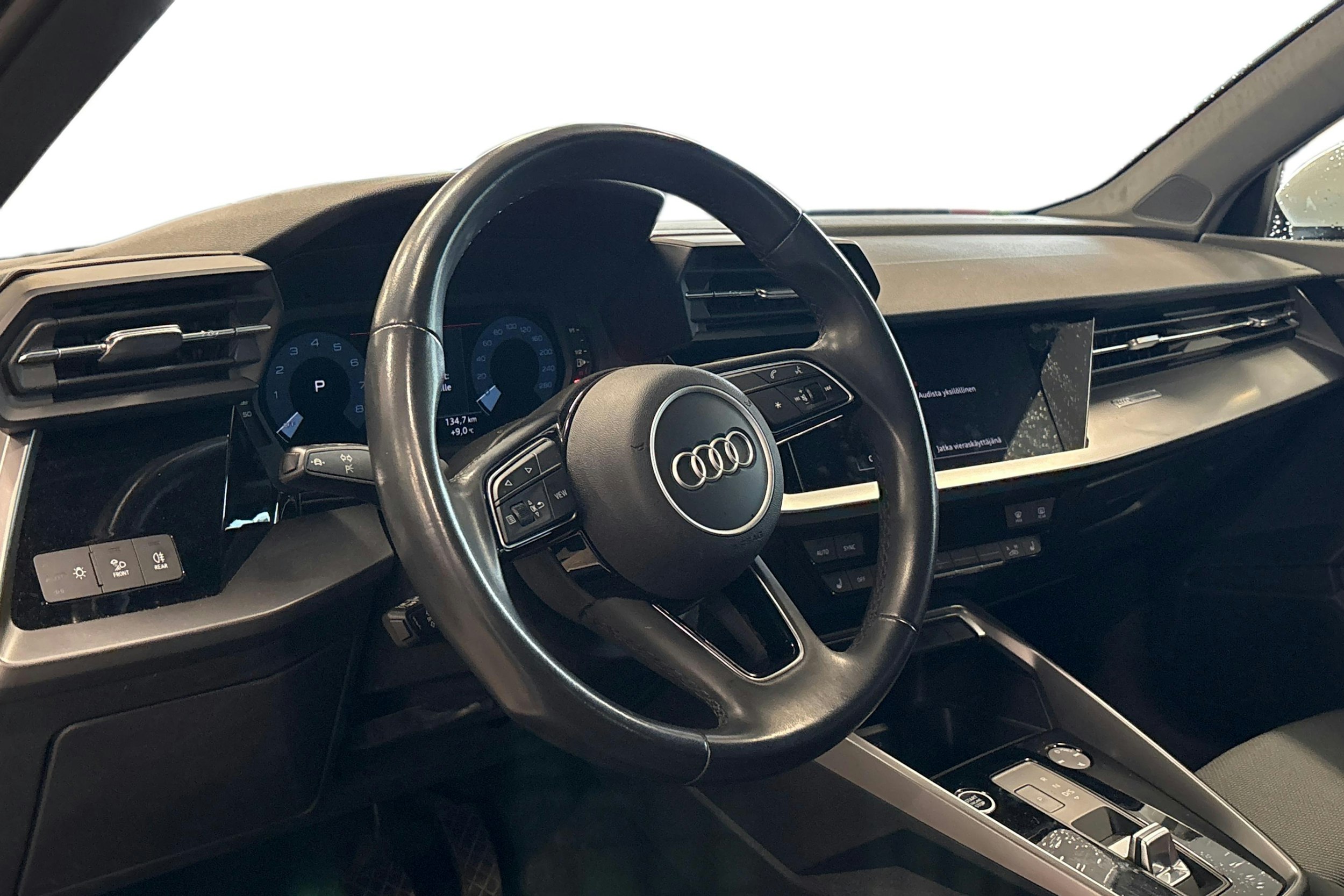 valkoinen Audi A3 2023 kuva 3.
