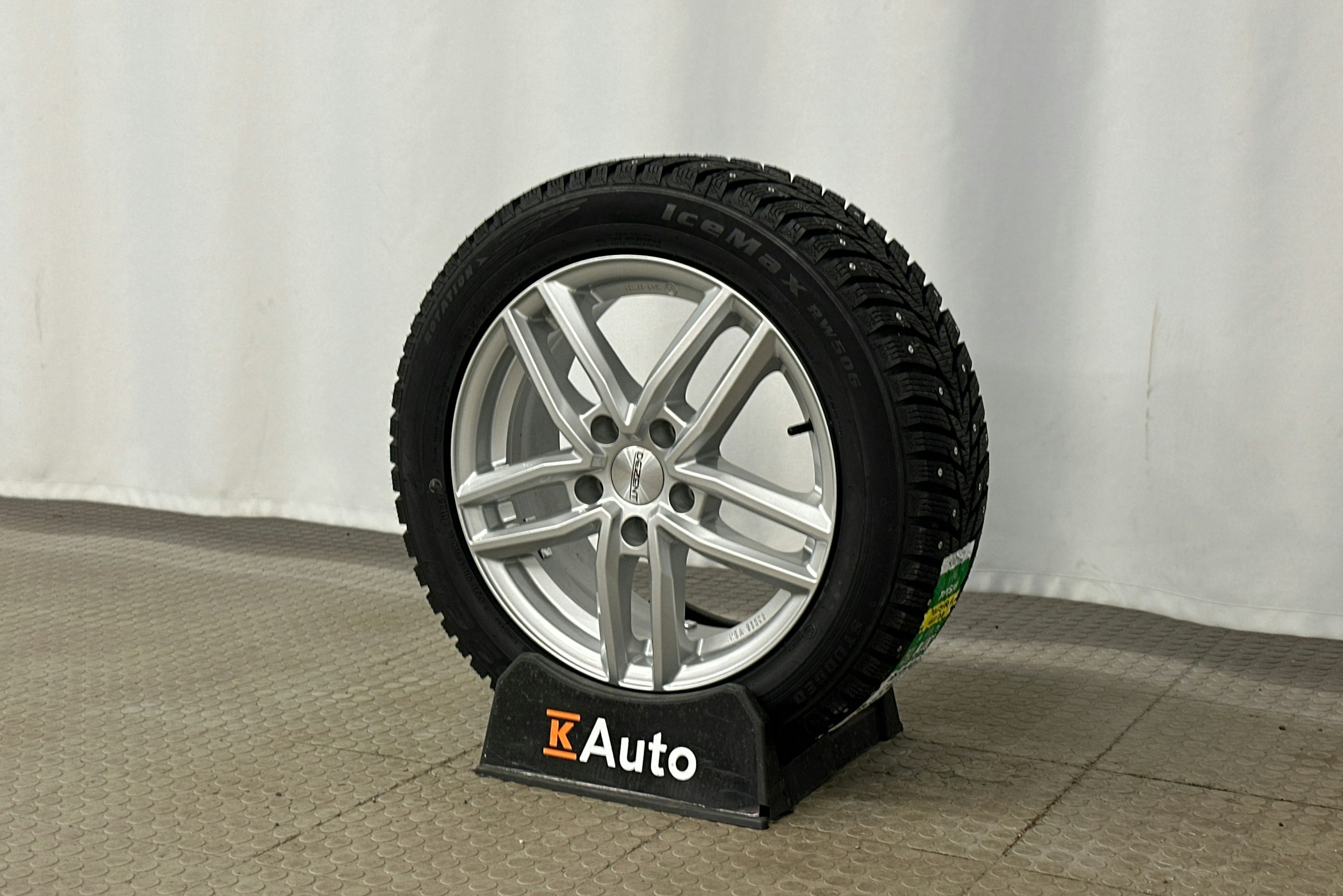 valkoinen Audi A3 2023 kuva 13.