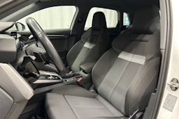 valkoinen Audi A3 2023 kuva 15.