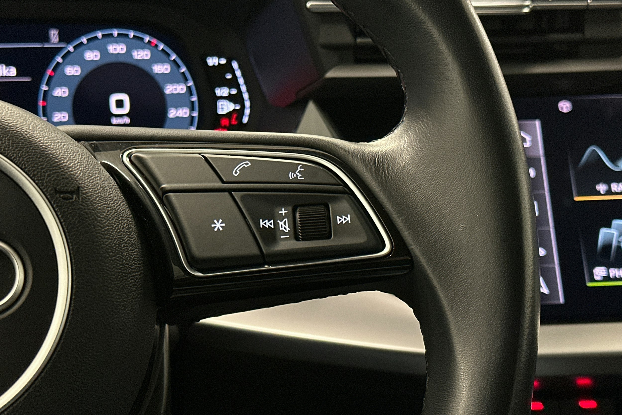 valkoinen Audi A3 2023 kuva 18.