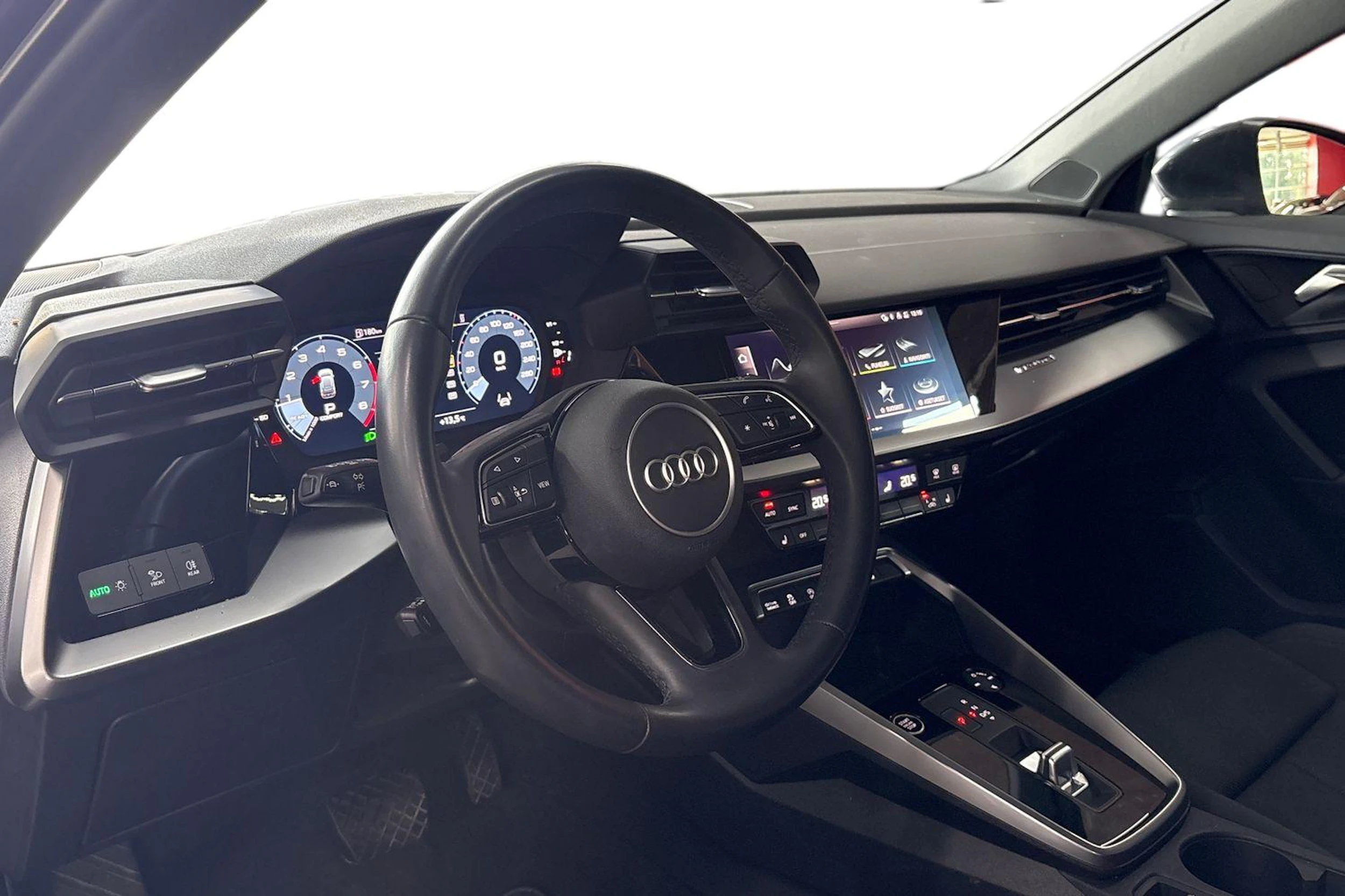 Harmaa Audi A3 2023 kuva 8.