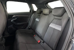 Harmaa Audi A3 2023 kuva 11.
