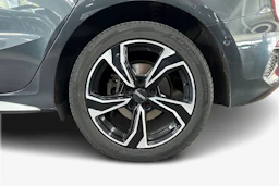 Harmaa Audi A3 2023 kuva 12.