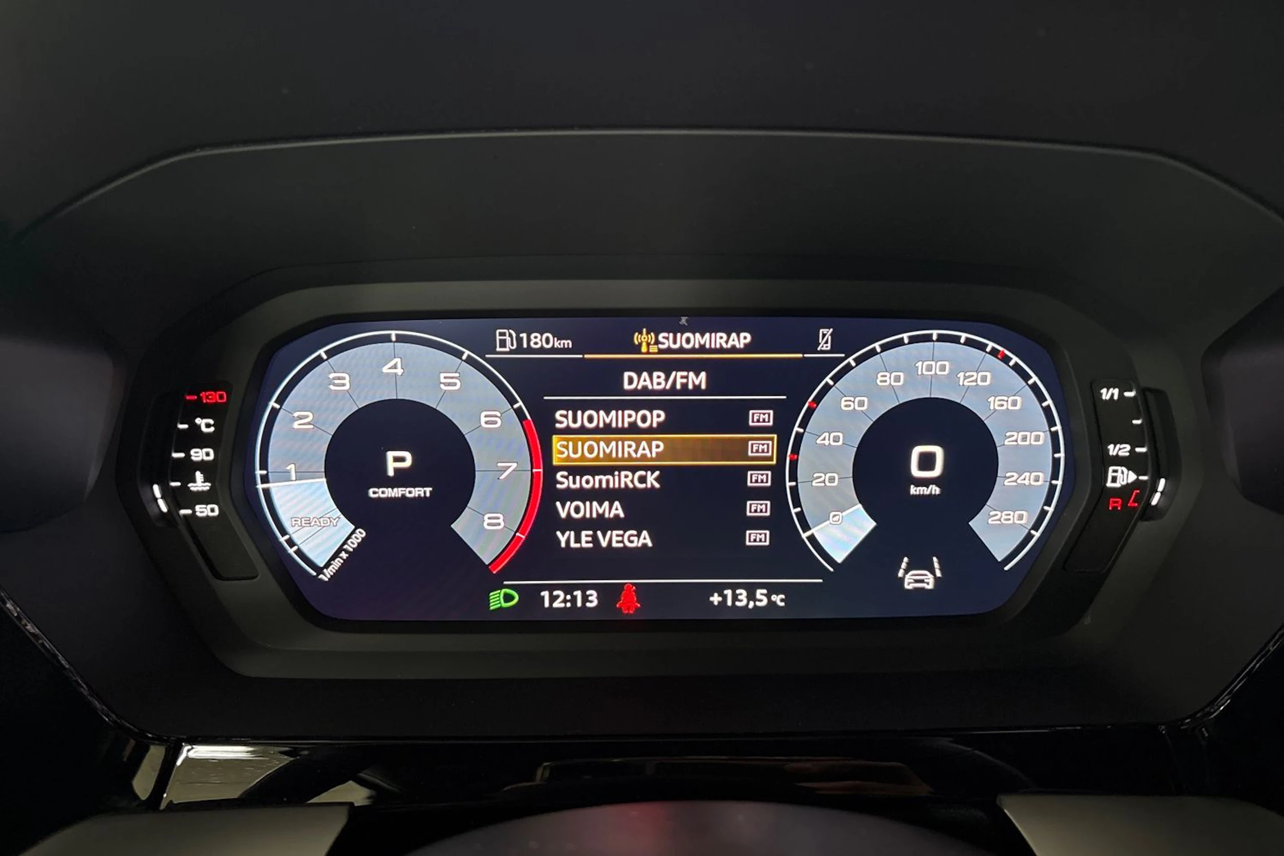 Harmaa Audi A3 2023 kuva 16.