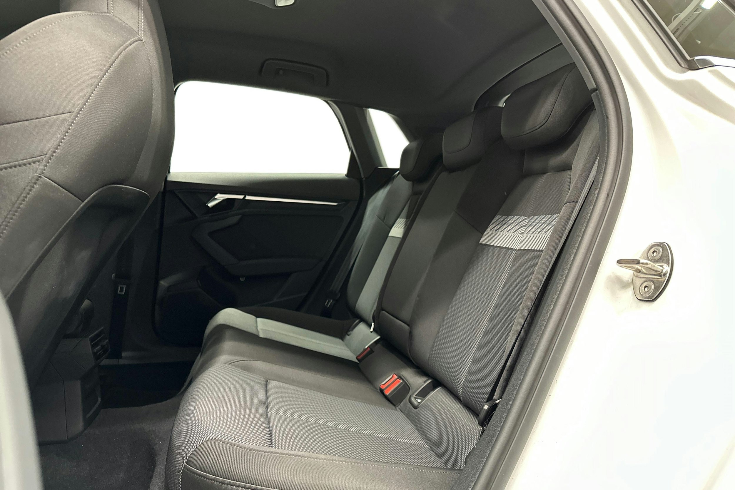 valkoinen Audi A3 2023 kuva 10.