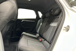 valkoinen Audi A3 2023 kuva 10.