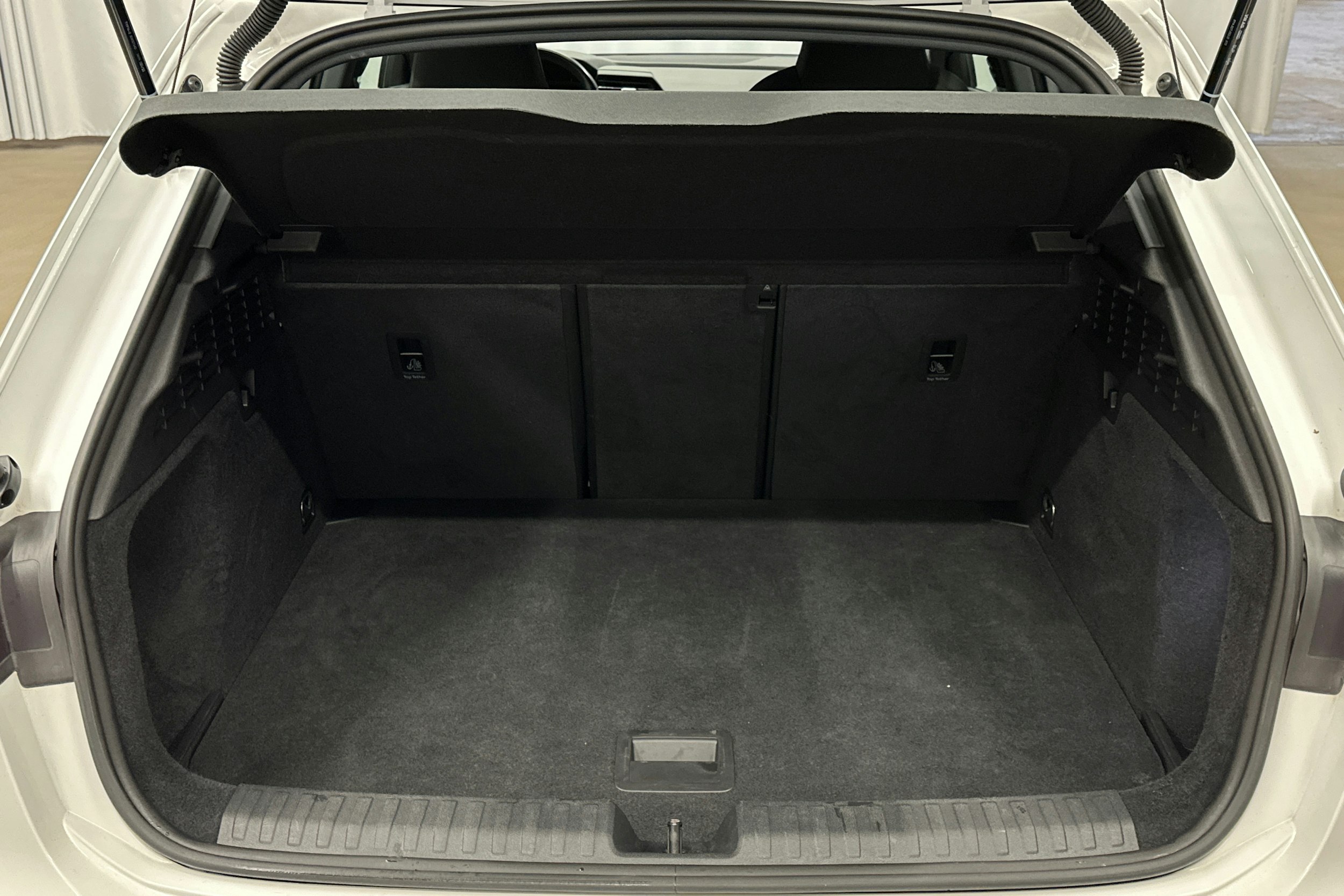 valkoinen Audi A3 2023 kuva 14.