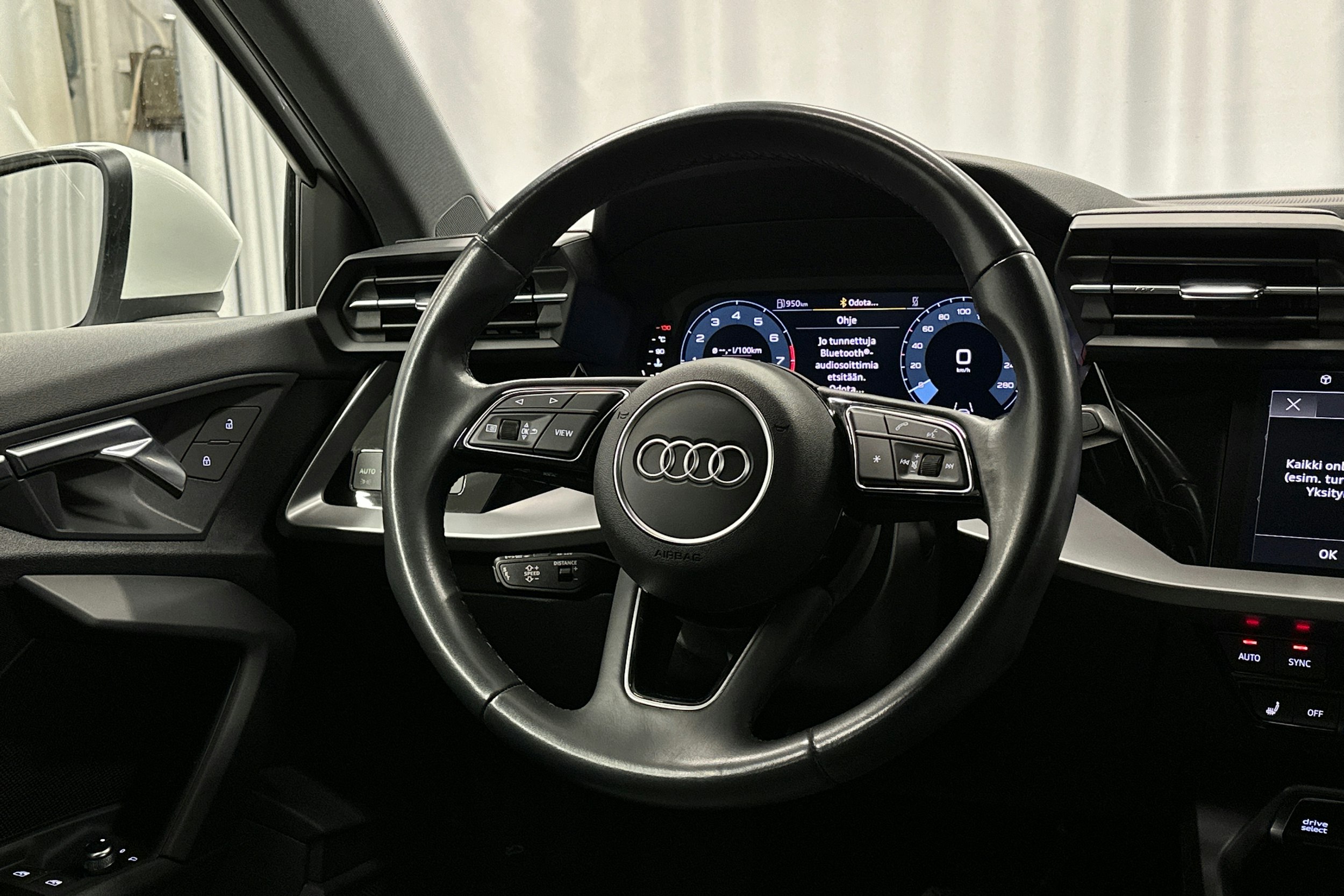 valkoinen Audi A3 2023 kuva 15.