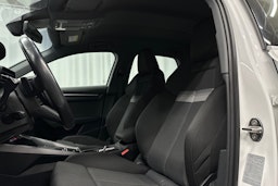 valkoinen Audi A3 2023 kuva 17.