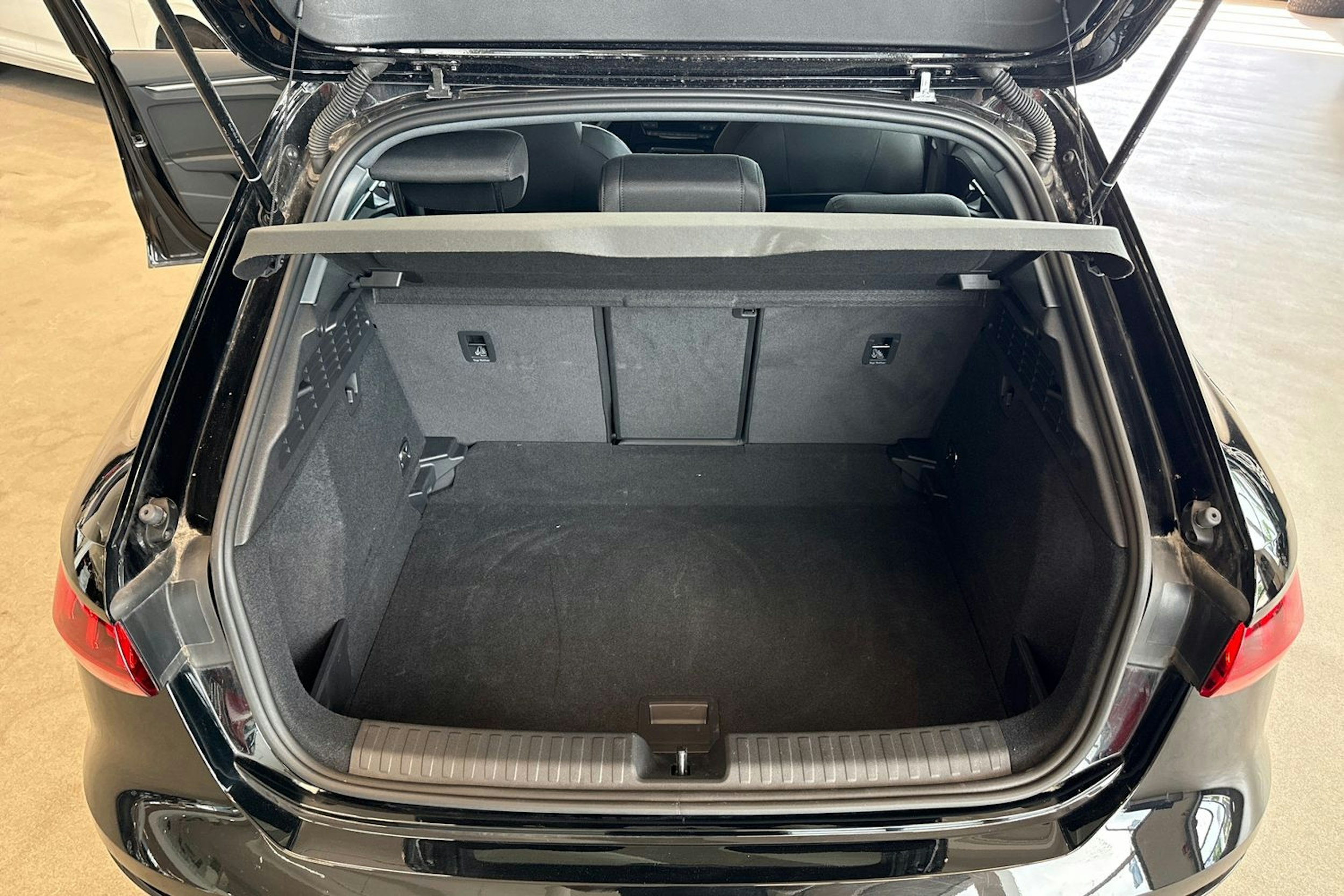 musta Audi A3 2023 kuva 26.