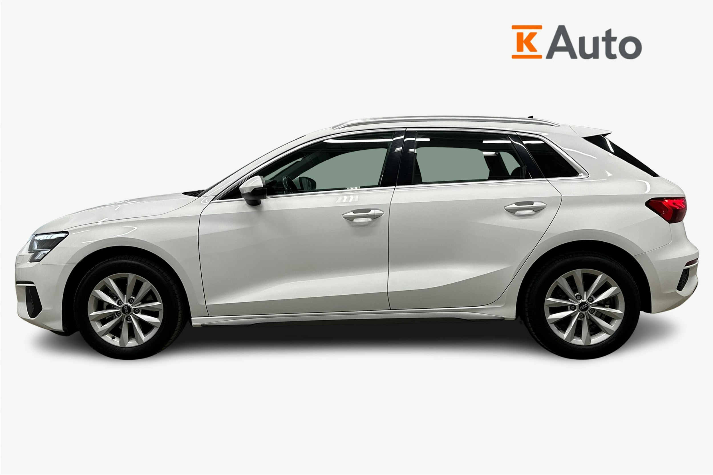 valkoinen Audi A3 2023 kuva 6.
