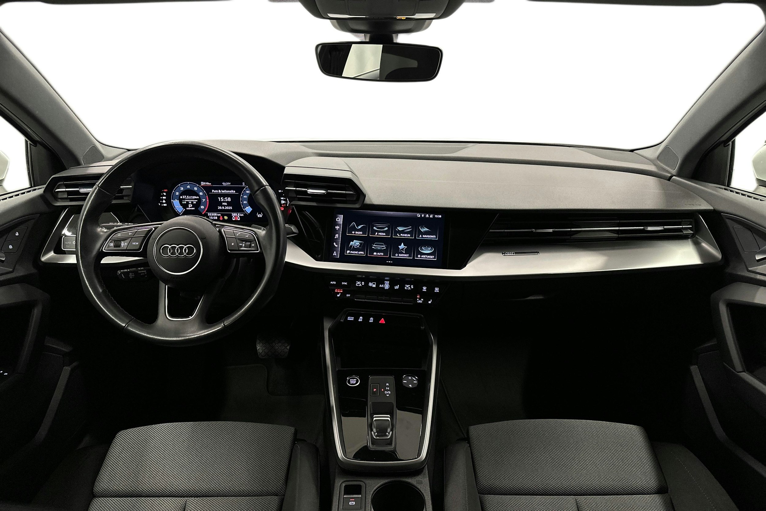 valkoinen Audi A3 2023 kuva 9.