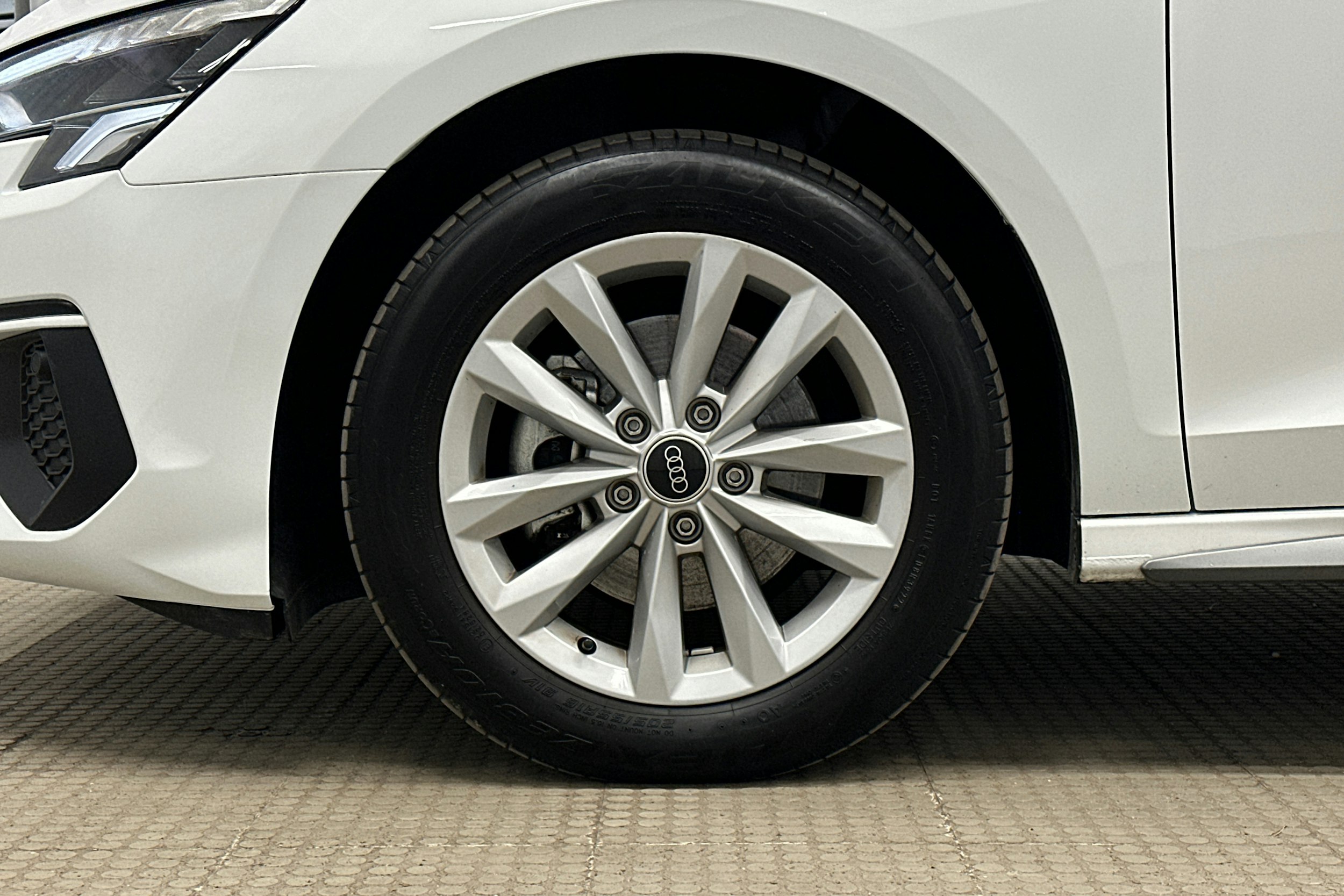 valkoinen Audi A3 2023 kuva 11.